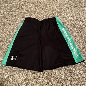 Boys Under Armour shorts size 6